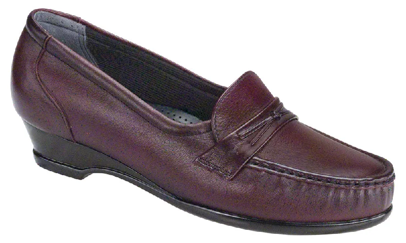 Women's Tassel - Trimmed Loafers with a Low Heel in Olive Green for a Trendy TwistSAS Easier