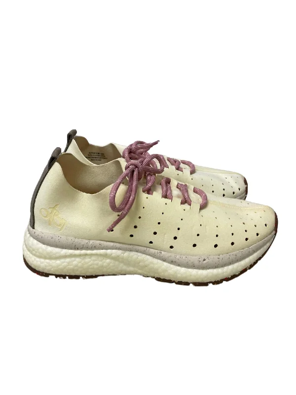 Water - Resistant Women's Hiking Sneakers with Traction Outsoles for Outdoor AdventuresAlstead Shoe In Cream