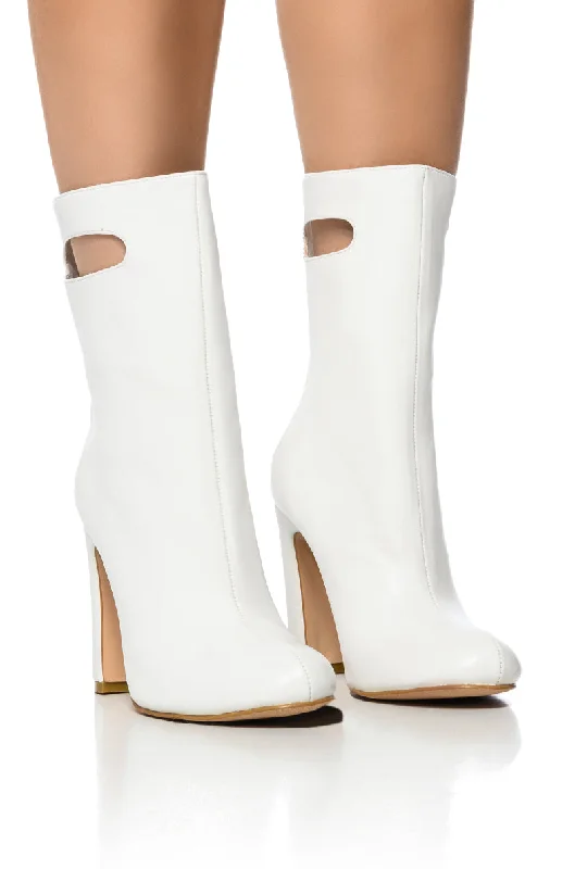 Women's Platform Chelsea Boots in Black for a Modern and Fashion - Forward AppearanceAZALEA WANG NAYELI WHITE HANDLE BOOTIE