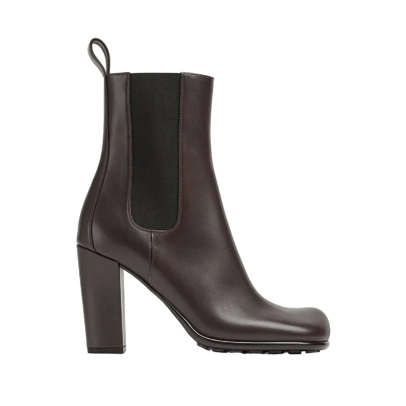 Women's Ankle Boots with Cut - Out Details in Beige for a Unique and Stylish EdgeBottega Veneta Leather Storm Chelsea Boots