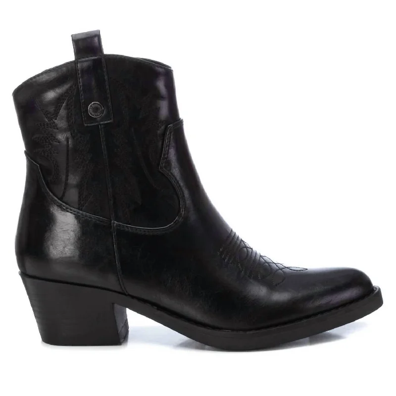 Women's Chunky - Heeled Chelsea Boots in Gray for a Casual and Trendy Everyday LookWomen's Cowboy Booties In Black