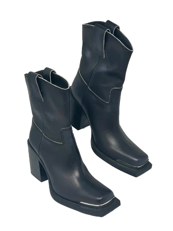 Women's Chunky - Heeled Chelsea Boots in Gray for a Casual and Trendy Everyday LookWomen's Tronchetti Calfskin Western Booties In Black